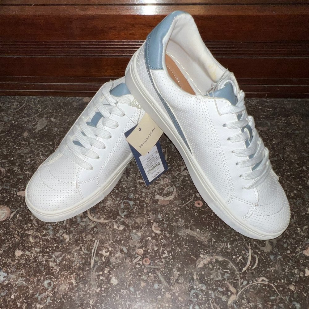 Universal Threads "Blue Brittin" White Sneakers, Memory Foam, Size 8, With Tags